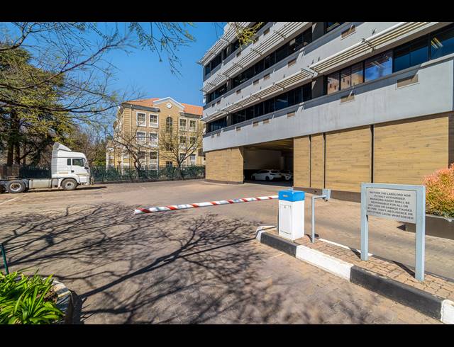 8,326.40M² OFFICE FOR SALE IN SANDOWN